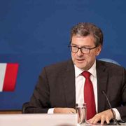 Manovra, ecco la bozza. Sgravi alle mamme lavoratrici