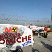 Sale la minaccia nucleare nel mondo in guerra