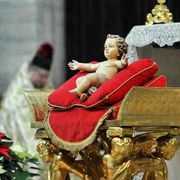 In famiglia, in missione, nelle periferie: santi alla scuola di Gesù Bambino