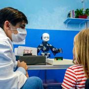 Il nuovo amico dei bambini con autismo? Il robottino iCub