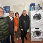 A Napoli la “lavanderia del Papa”. Krajewski: «Il volto della misericordia»