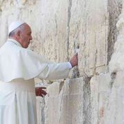 Il Papa scrive a "fratelli e sorelle ebrei": antisemitismo peccato contro Dio