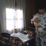 Pannolini, carrozzine, bollette: così il fondo “Vita nascente” aiuta le mamme