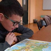 Italia-Albania, i bimbi soccorrono i bimbi