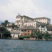 Sul lago d’Orta si medita in battello
