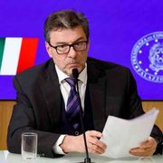 Def, crescita all'1% e debito in risalita. Giorgetti: nuovi tagli alla spesa