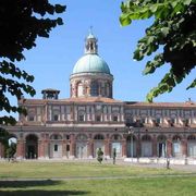 Caravaggio, il maxi-polo della logistica minaccia il santuario: «Fermatevi»