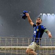 Ballo, canto e recito per la mia Inter... E lo fa anche il mio cane