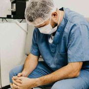 Medici in “burnout”? La colpa non è dei pazienti
