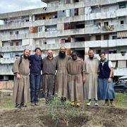 I «frati dei vagoni» vivono la radicalità francescana a Napoli