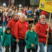 Alla Grotta di Lourdes tutti i colori dei bambini