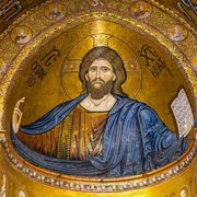 L'oro di Monreale che brilla con il volto del Cristo benedicente