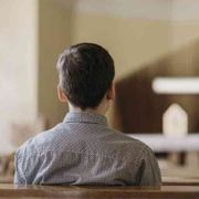 Cosa ci dice di noi (e di Dio) la Via Crucis di un giovane gay