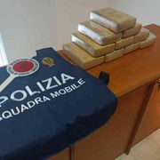 La droga si ordina dall'app del telefonino, come fosse una pizza