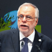 Nella stagione del pensiero spento, Trieste va in controtendenza