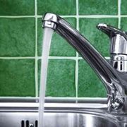 L'acqua di casa è buona e sicura, ma un italiano su 3 non ci crede