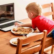 Diciamolo, i bambini senza regole nei locali pubblici sono uno stress