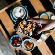 Nel mondo dei social il quotidiano deve sempre essere “straordinario”