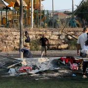 Strage di bimbi sul campo da calcio in Israele. Che attacca il Libano