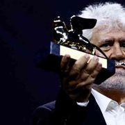 Il Leone d'oro va ad Almodóvar. Ma la vera sorpresa è "Vermiglio"