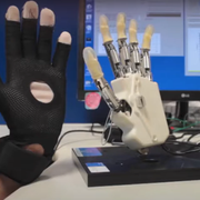 Funziona la prima mano robotica a controllo magnetico