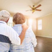 Boom della nuda proprietà: sempre più anziani vendono per pagare l'assistenza