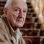 Scartare gli anziani. Da dove nasce il ribrezzo per la decadenza?