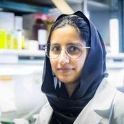 Parigina, pakistana e “milanese”: il viaggio di Attya Omer contro le leucemie