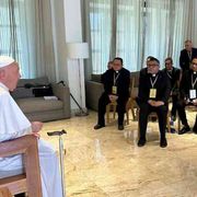 Francesco ai gesuiti: date una testimonianza con coraggio e prudenza