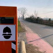 I versi di Leopardi e l'autovelox: pensieri abbaglianti
