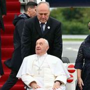 Il Papa in Lussemburgo: la ricchezza è responsabilità. Basta inutili stragi