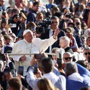 Papa Francesco: nella guerra tutti perdono, prime vittime bambini e famiglie