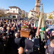 Lacrime e abbracci per Matilde Lorenzi. La sorella: «Buona discesa libera»