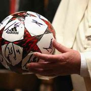 Ancelotti: «Impariamo dal Papa a fare sport»