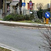 Il Natale e “Merry X Mas”: quelle gaffe dei Comuni