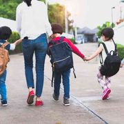 Figli a scuola. Ecco tutti i disastri dell'ipergenitore