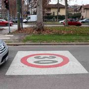 Più sicurezza e meno inquinamento: le città a 30 all’ora funzionano