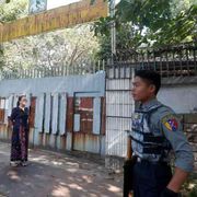 L'appello del figlio di Suu Kyi: «Fatemela rivedere»