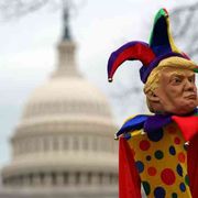 Il mondo rovesciato di Trump: oggi è la Festa dei folli (ma non c'è da ridere)