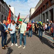 L'industria in crisi, la mobilitazione, il vescovo: cosa succede a Trieste