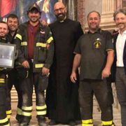 Il centro si spopola ma la chiesa si riempie. E diventa un'oasi per i lavoratori