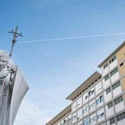 Dalla polmonite alle trasfusioni: come capire il quadro clinico del Papa