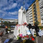 Notte tranquilla per il Papa. «Da qui la guerra appare ancora più assurda»