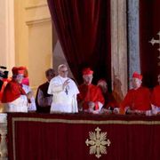 «Vescovo e popolo»: il pontificato di Francesco visto da vicino