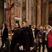 Delpini con la diocesi a Roma: «Sfidati dai tre peccati di oggi»