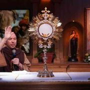 Il Rosario record di frei Gilson: milioni in preghiera alle 4 di mattina