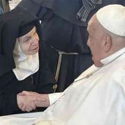 Chi è suor Francesca, la monaca che ieri ha incontrato a sorpresa il Papa