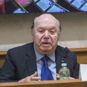 Caro Lino Banfi: l'azzardo manda in rovina, altro che "sfizio"