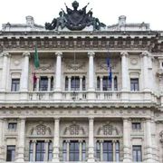 Perché non torniamo al più corretto "padre, madre o chi ne fa le veci"?