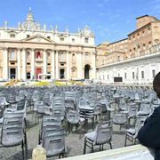 «Signore, insegnaci ad essere come lui»: la preghiera da recitare per il Papa